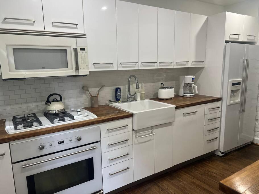 3-Bedroom House With Cute Patio Explore Dc On Foot Washington Esterno foto