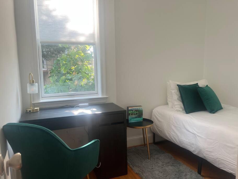 3-Bedroom House With Cute Patio Explore Dc On Foot Washington Esterno foto